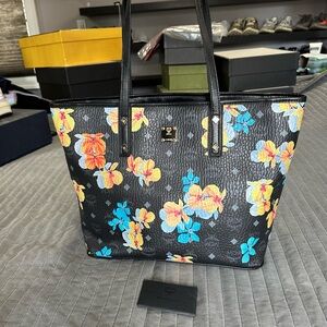 💐MCM FLORAL VISETOS TOTE💐